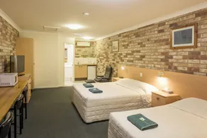 D'Aguilar Hotel Motel - Room