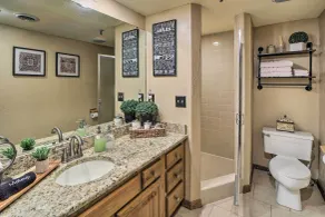 Balcony w/ Hot Tub: Monkey Island Vacation Rental! - Interiör