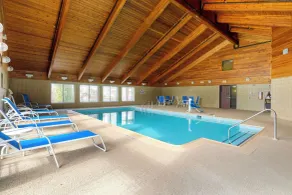 Comfort Inn & Suites Milford - Piscina