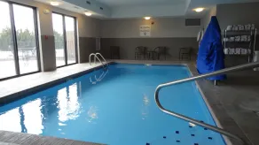 Holiday Inn Express Hotel Kansas City - Bonner Springs by IHG - Piscine