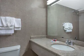 Days Inn by Wyndham Elmsford - Salle de bain