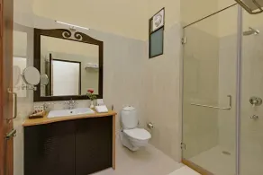 The Desert Palace - Bathroom