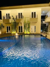 East Marina Guesthouse - Pool