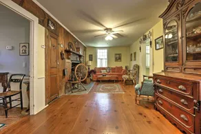 Historic Huntington Home - Walk to Westfield River - Innvendig