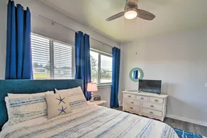 Waterfront Vacation Rental in Ocean Shores - Interiör