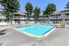 Super 8 by Wyndham San Jose - Pool