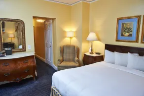 3 West Club - Room