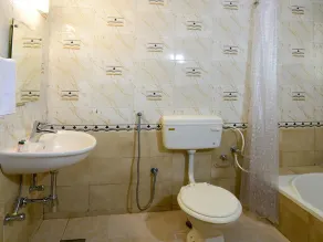 OYO 9741 Triple Beach Guest House - Salle de bain