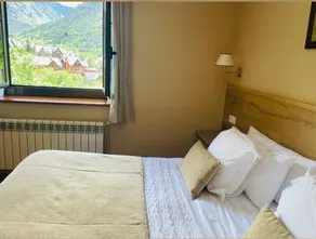 Hostal Escuils - Habitación