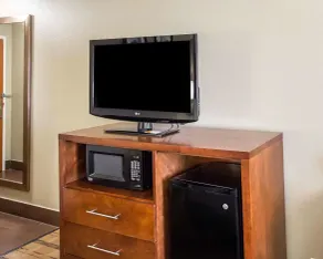 Comfort Inn & Suites Coralville - Iowa City near Iowa River Landing - Room