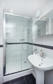 Conifers Guest House - Baño