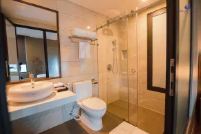 Purple Lotus Hotel - Bathroom