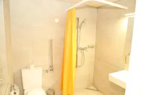 Hotel ORA Lakeview bei Interlaken - Salle de bain