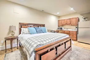 Boonsboro Studio w/ Wood-Burning Fire Pit! - Interiör