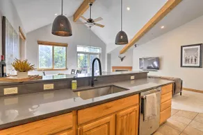 NY! Chic Silverthorne Condo, skridt til Blue River! - Interiør