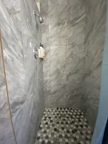 Lucky cuss Motel - Badezimmer