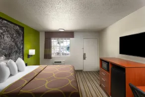 Super 8 by Wyndham Lake City - Chambre