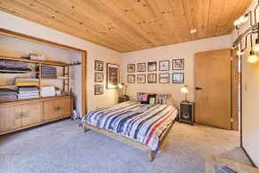 Deck + Fireplace: Log Cabin in Tahoe Donner! - Interiør