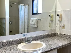 Aquarius Beach Tower - Bathroom