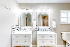 620 S Easy St - Badezimmer