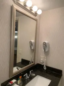 Ramada by Wyndham Niagara Falls/Fallsview - Vue de la chambre
