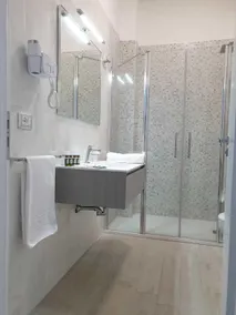Hotel Aurora - Bathroom