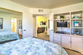 Golf Course View & Pool Access: Palm Desert Home - Interiør