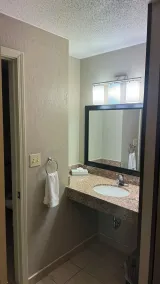 AmericInn by Wyndham Grand Rapids Airport North - Salle de bain