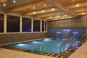 Marigold Sarovar Portico Shimla with Heated pool and AC Rooms-A Resort cottage and SPA - Pool