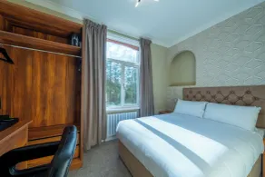 Uno Thames Hotel -Reopened Brand New Again -FREE PARKING - Room