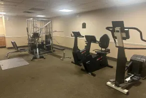 Wingate by Wyndham Livonia - Salle de remise en forme