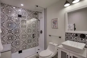 Rustic Elegant Stays in Niagara Benchlands - Bathroom