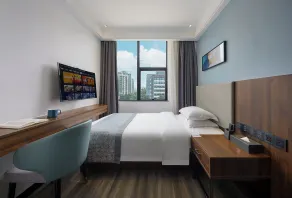 CANTON ISLE HOTEL - Room