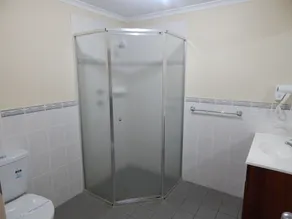 Jacksons Motor Inn - Bathroom