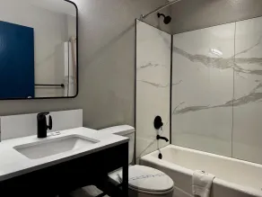 Motel 6 Indianapolis Carmel - Bathroom