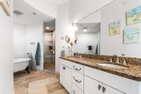 3800 Ocean Beach Blvd Unit 501 - Badrum