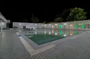 Hotel Krishna Raj - Pool