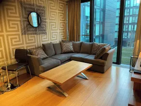 Very Centrally Located Chic one bed Quartermile Apartment - Living room
