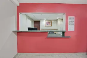 Super 8 by Wyndham Crystal Lake - Hall