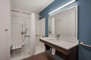 WoodSpring Suites Bellflower - Los Angeles - Bathroom