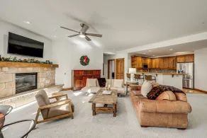 Ski-in/ski-out! Large Arrowhead Condo w/ Balcony - Interiør