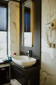 QUALA Hotels - Bathroom