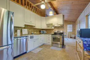 Cozy Lakefront Cabin in Semora w/ Large Dock! - Interiør