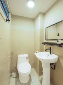 RQ Bangkok Huai Khwang by Collection O - Casa de banho