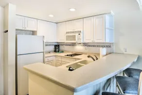 Sunny Daytona Beach Gem w/ Ocean Views! - Intérieur