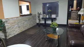 Americas Best Value Inn & Suites Harrisonville - Lobby