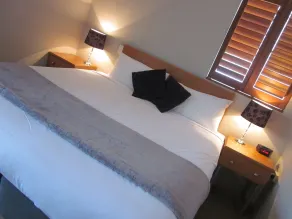 Cosmopolitan Motel & Serviced Apartments - Room