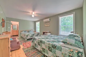 Bright Converted Schoolhouse in Chesterfield! - Interiör