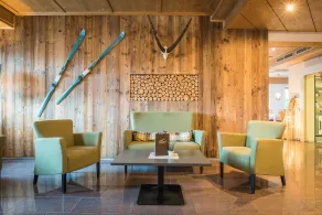  Mountain Living Apartments - Lobby