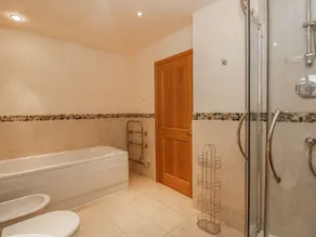 Burnside Lodge Lodge 1, Glengoulandie - Bathroom